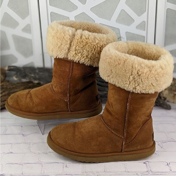 UGG Classic Tall 5815 Boot - Picture 3 of 10